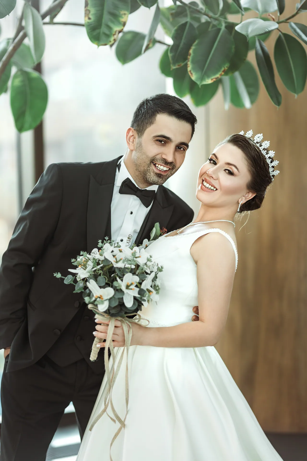 Hande ve Kemal’in gelin buketiyle yan yana portresi